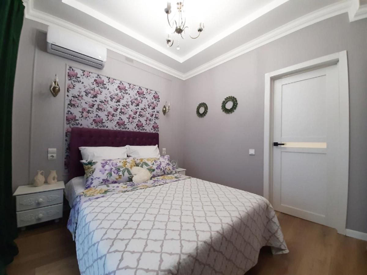 2 Bdr Apartment Near Gorky Park, Center Charkov Buitenkant foto