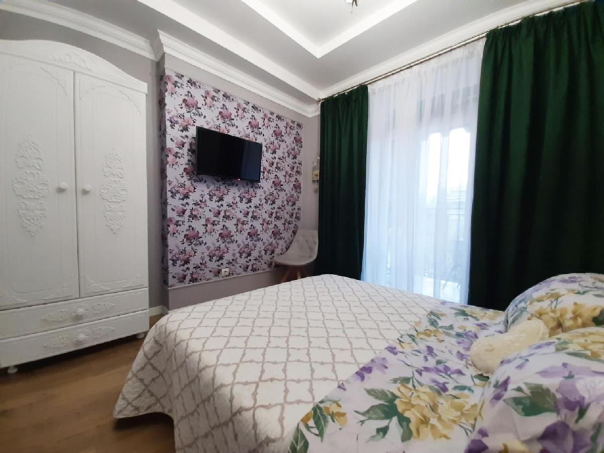 2 Bdr Apartment Near Gorky Park, Center Charkov Buitenkant foto